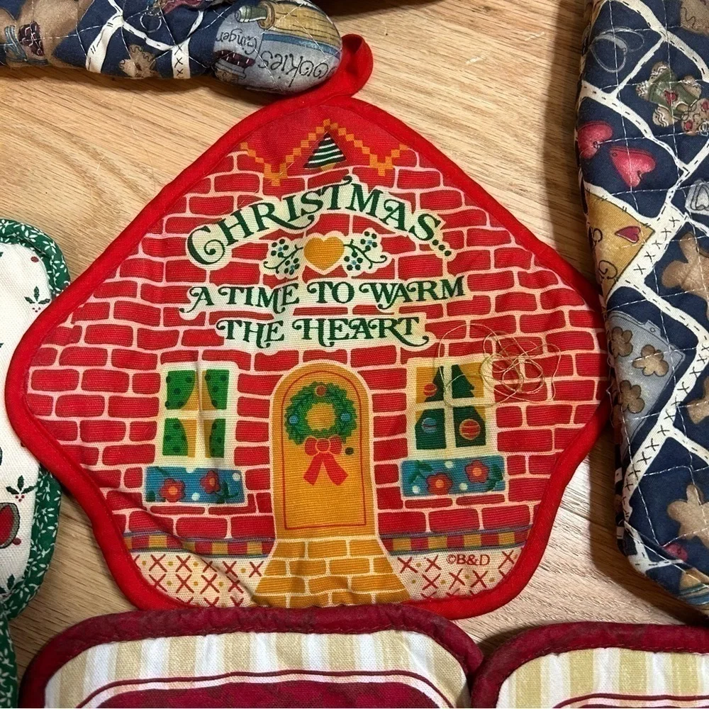 Vintage Pot Holder Bundle Christmas Poinsettias Gingerbread Man Bear Wreath